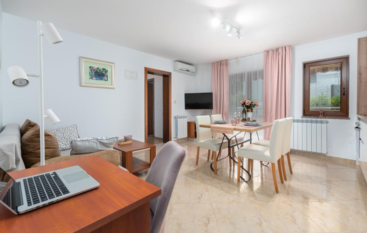 Apartments Villa Ana Porec Exterior photo