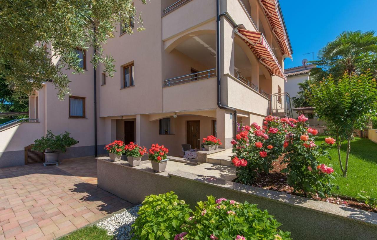 Apartments Villa Ana Porec Exterior photo
